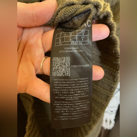 GUESS Cropped size medium turtleneck - Picture 4 of 4